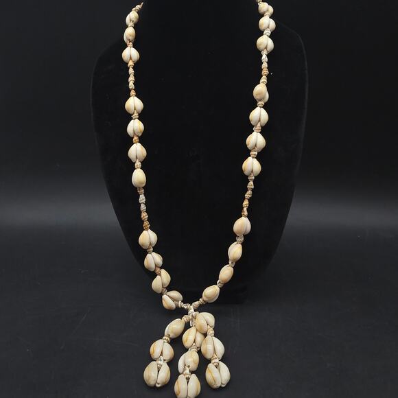 Vintage Sea Shell Tassel Necklace Summer Beachy Luau Jewelry - Picture 1 of 5